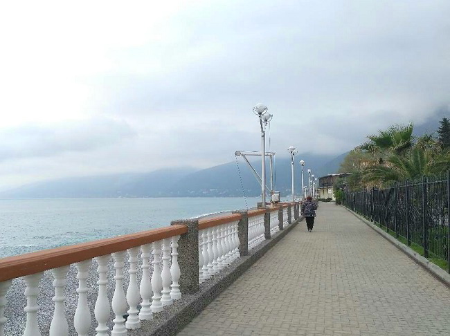 Курорты абхазии 2024 год. Абхазия набережная 2023. Абхазия 2024. Пляжи в Абхазии 2023.